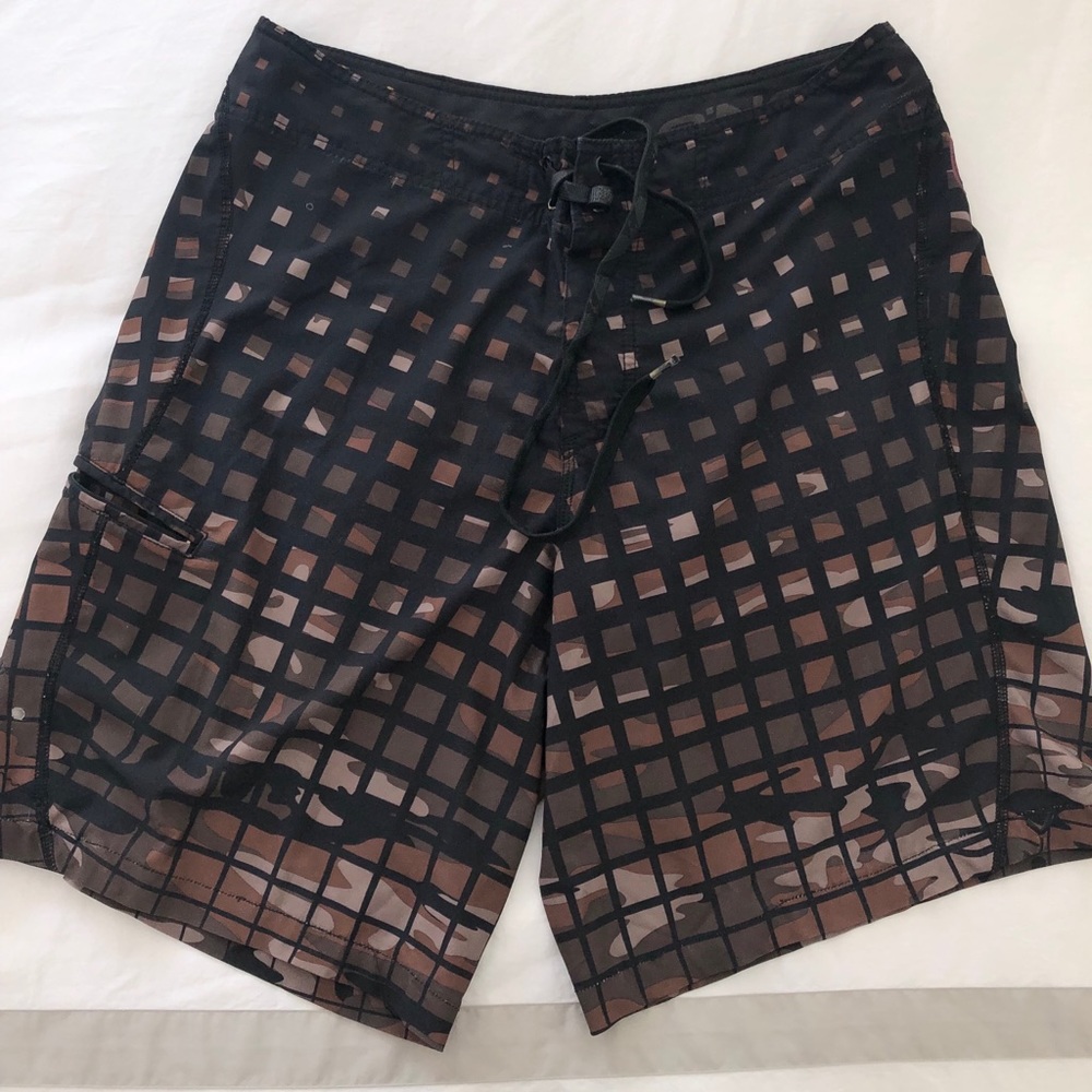 MEN’S O’Neill board shorts medium